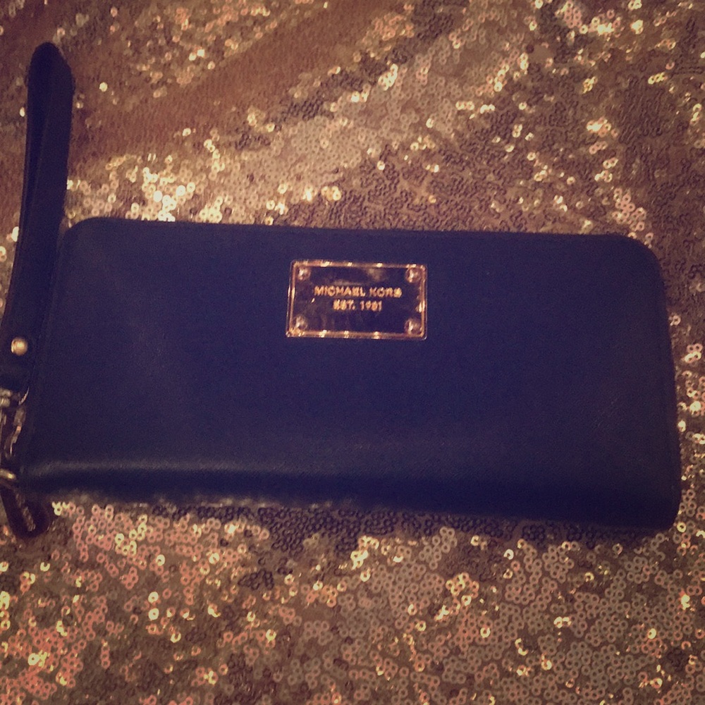 Michael Kors Wristlet Wallet